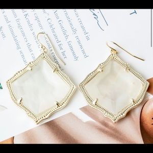 Kendra Scott Kirsten earrings ivory pearl